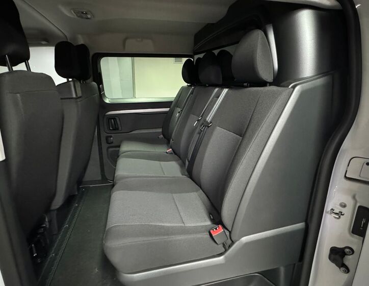 Toyota ProAce 9