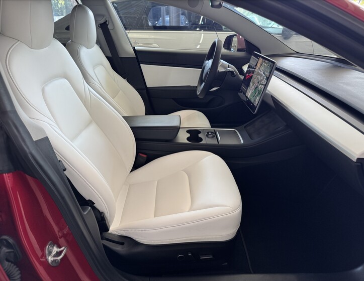 Tesla Model 3 7
