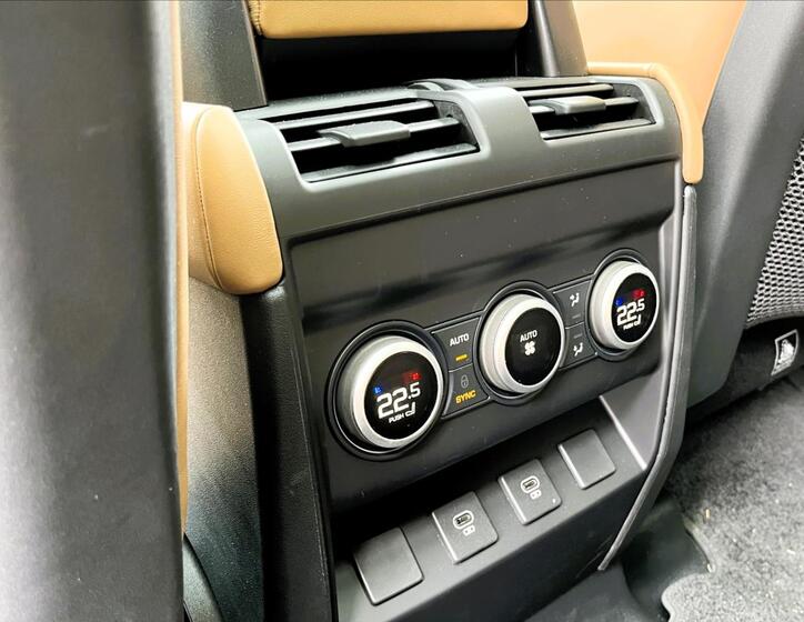 Land Rover Defender 31