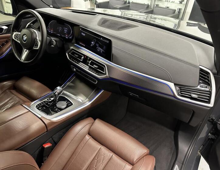 BMW X5 8