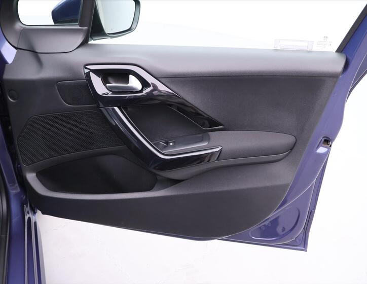 Peugeot 208 12