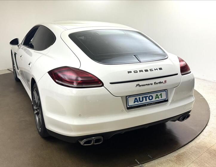 Porsche Panamera 6
