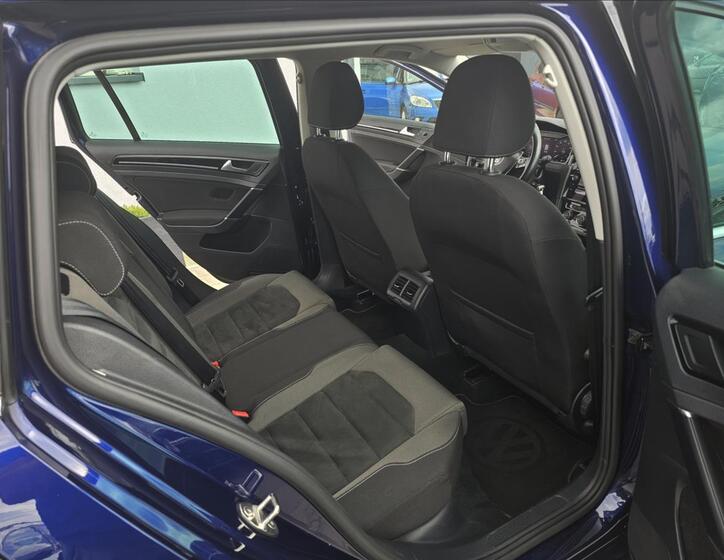 Volkswagen Golf 34
