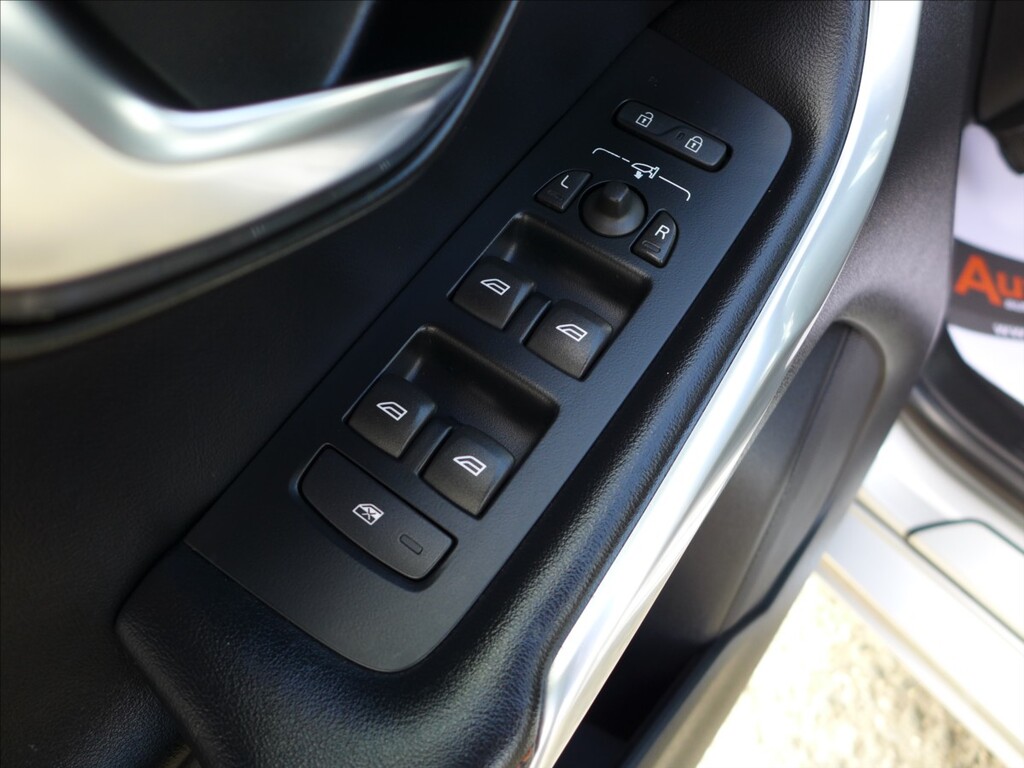 Volvo V40 14