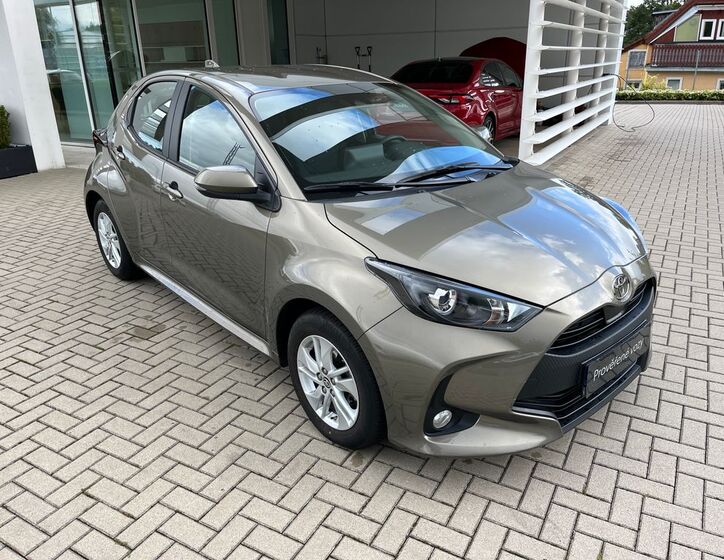 Toyota Yaris 8