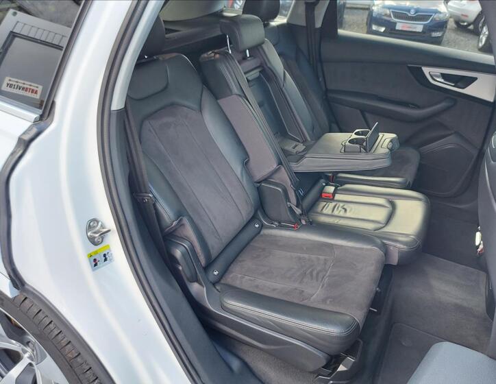 Audi Q7 23