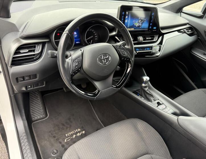 Toyota C-HR 7
