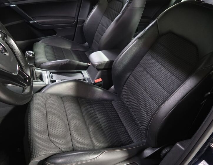 Volkswagen Golf 9