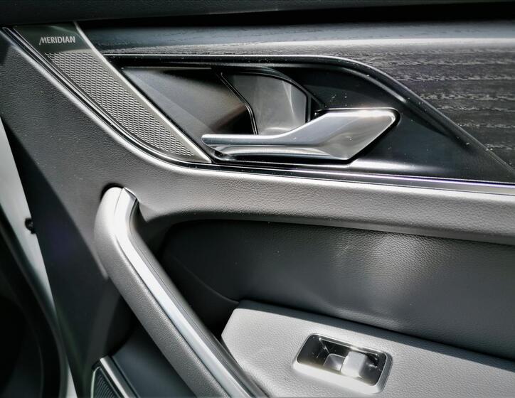 Jaguar F-Pace 43