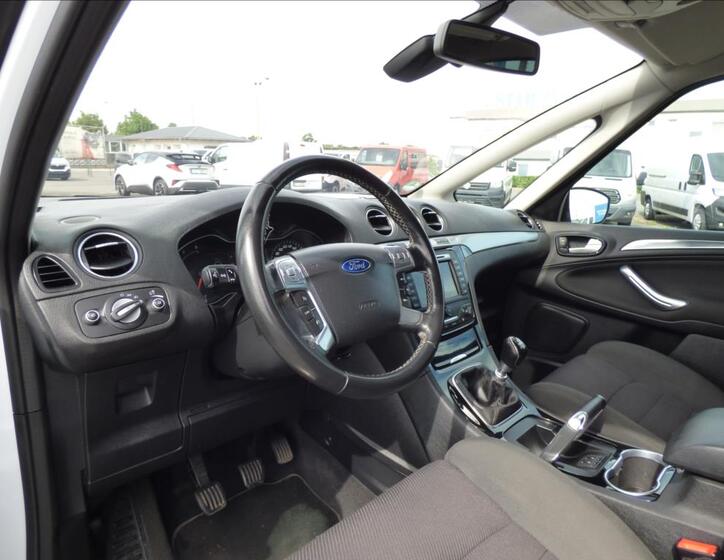 Ford S-MAX 13
