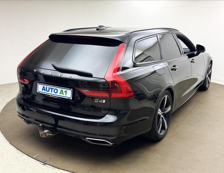 Volvo V90 4