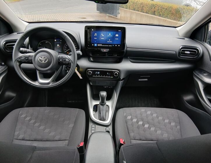 Toyota Yaris 16