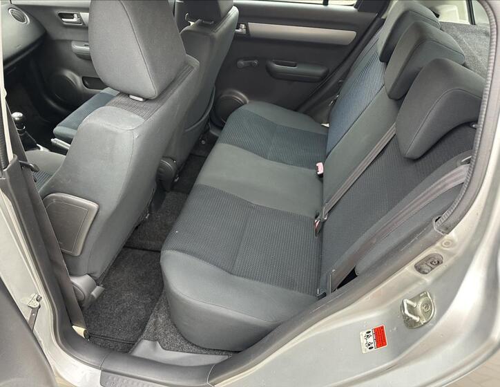 Suzuki Swift 13