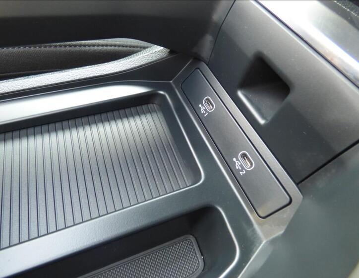 Audi e-tron 42