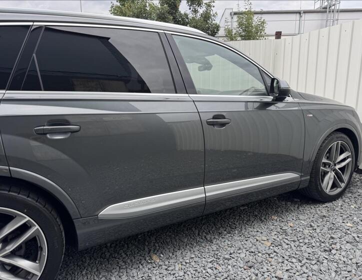 Audi Q7 17