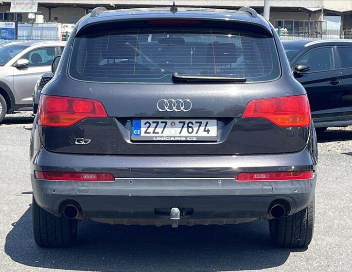 Audi Q7 6