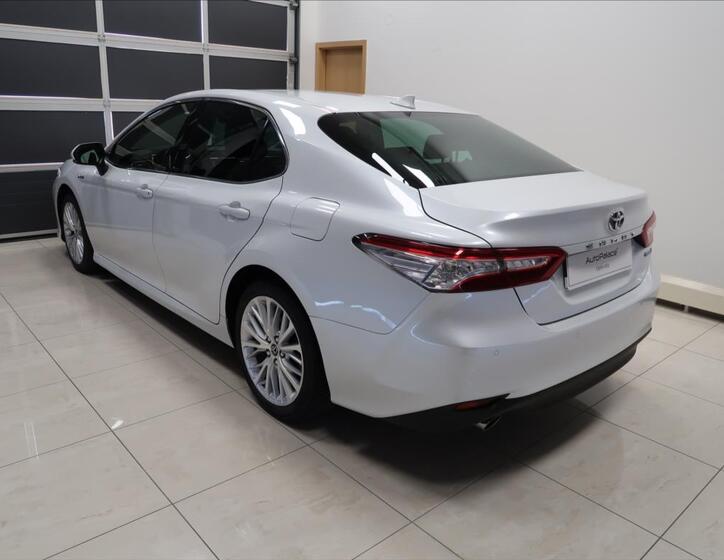 Toyota Camry 6