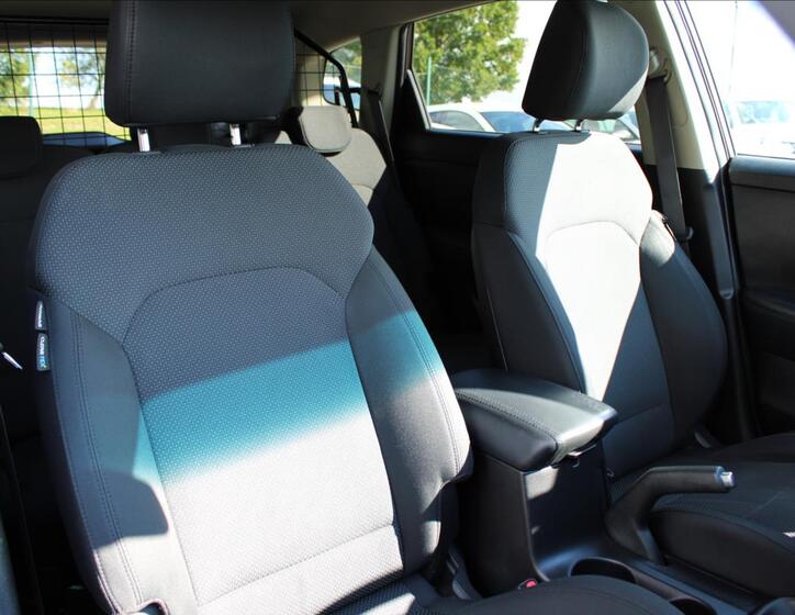 KIA Carens 21