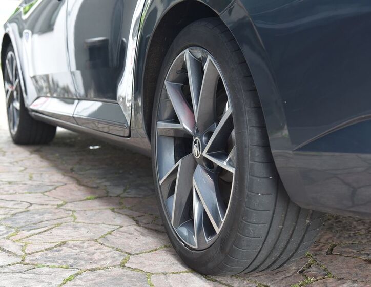 Škoda Superb 12