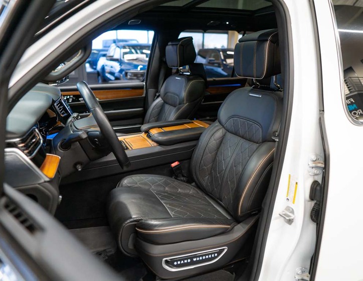 Jeep Grand Wagoneer 18