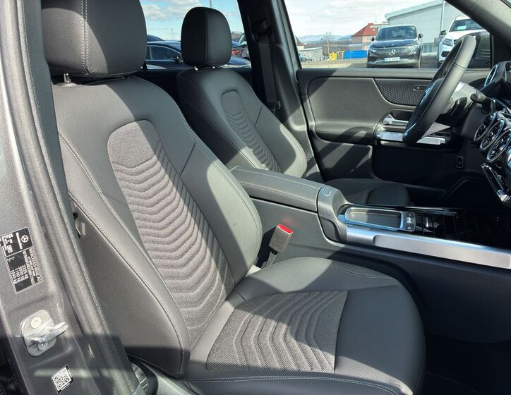 Mercedes-Benz GLB 6