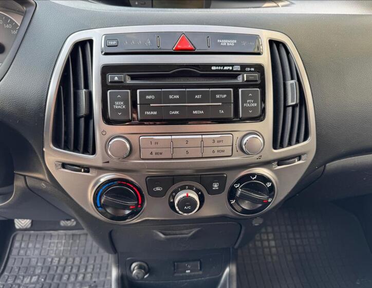 Hyundai i20 15