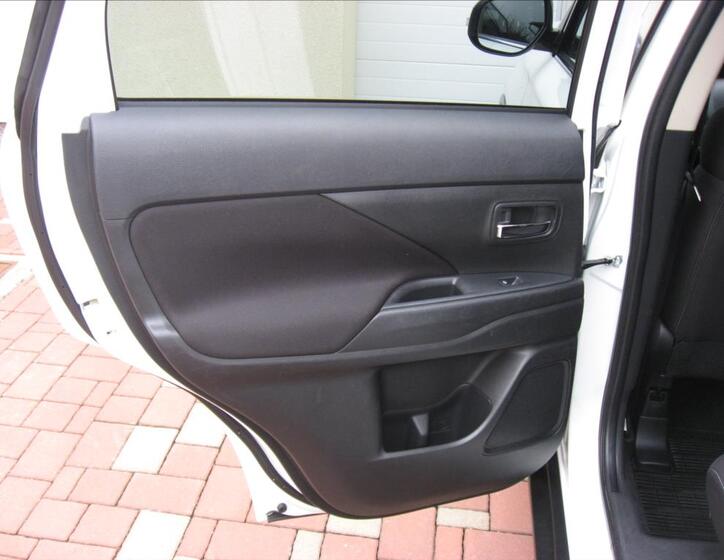 Mitsubishi Outlander 15