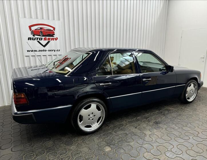 Mercedes-Benz 124 9