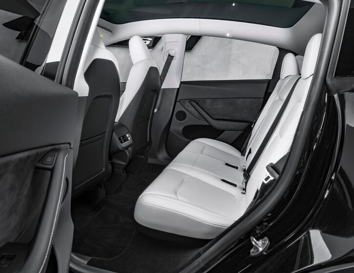 Tesla Model Y 14