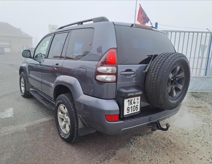 Toyota Land Cruiser 4