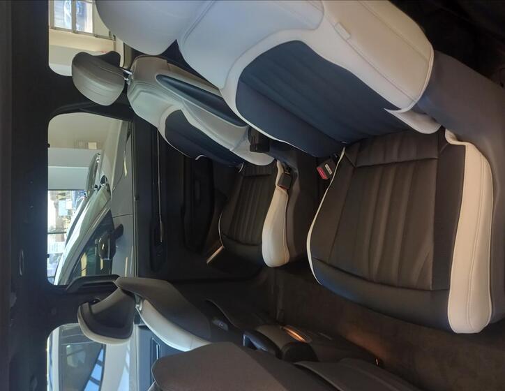 KIA EV9 10