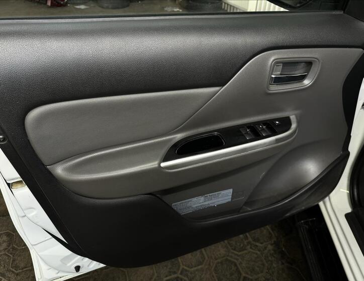 Mitsubishi L200 14