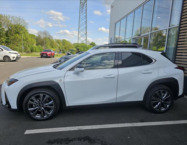 Lexus UX 300h 3