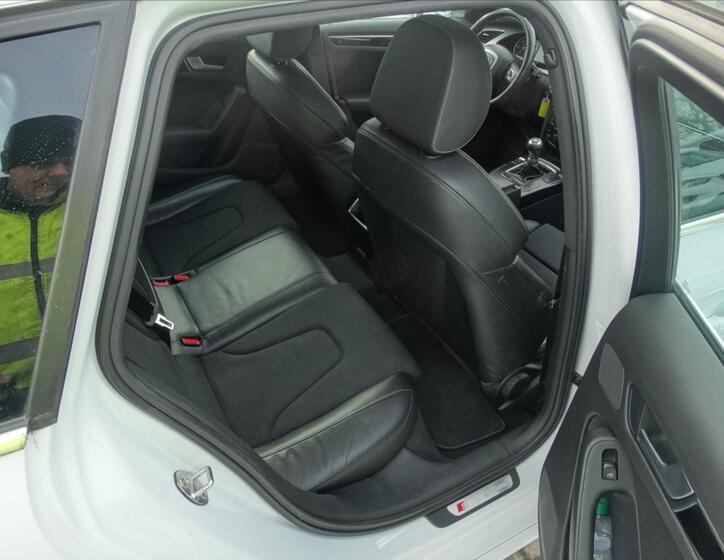 Audi A4 32