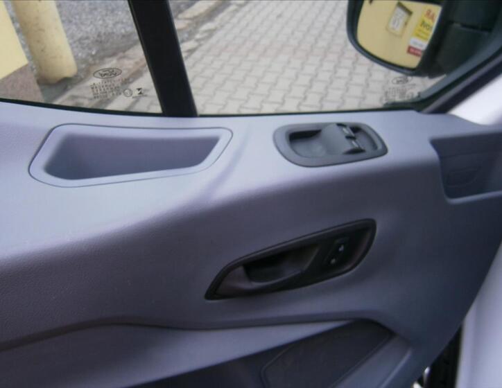 Ford Transit 19