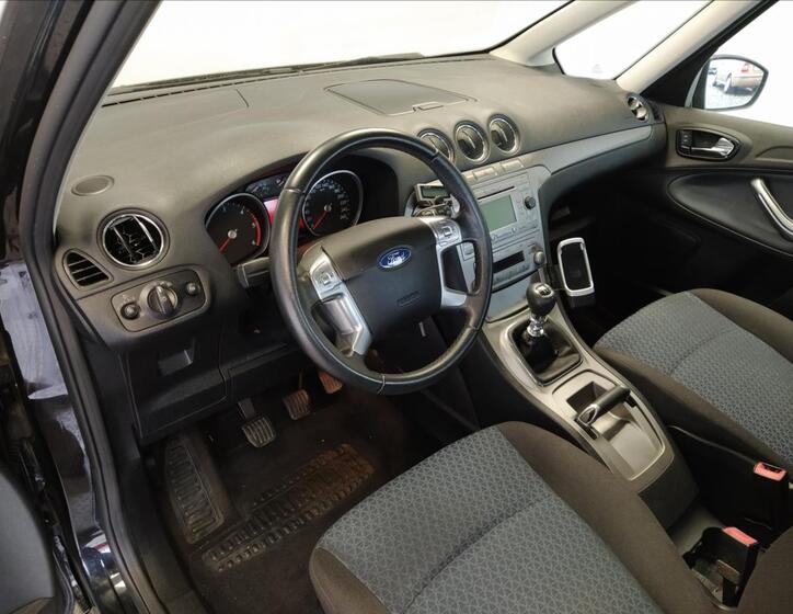 Ford Galaxy 9