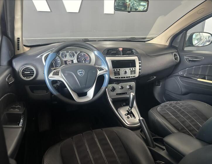 Lancia Delta 21