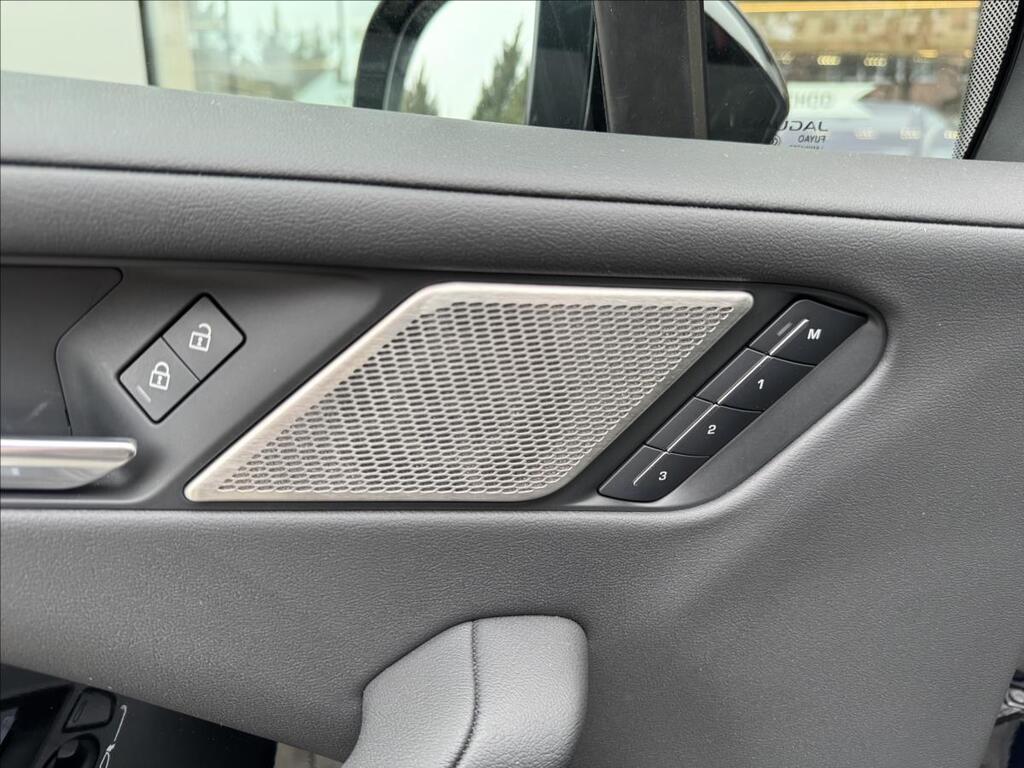 Jaguar I-Pace 44