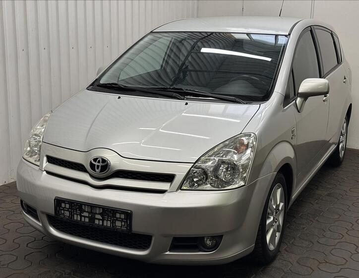 Toyota Corolla Verso 1