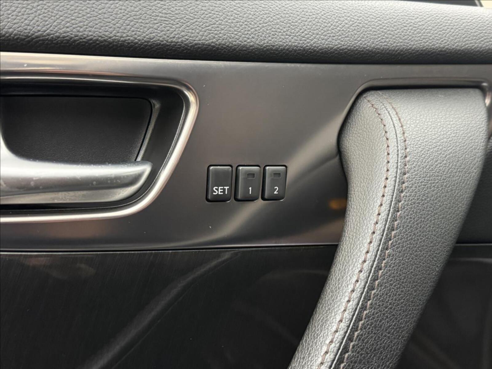 Infiniti FX30 33