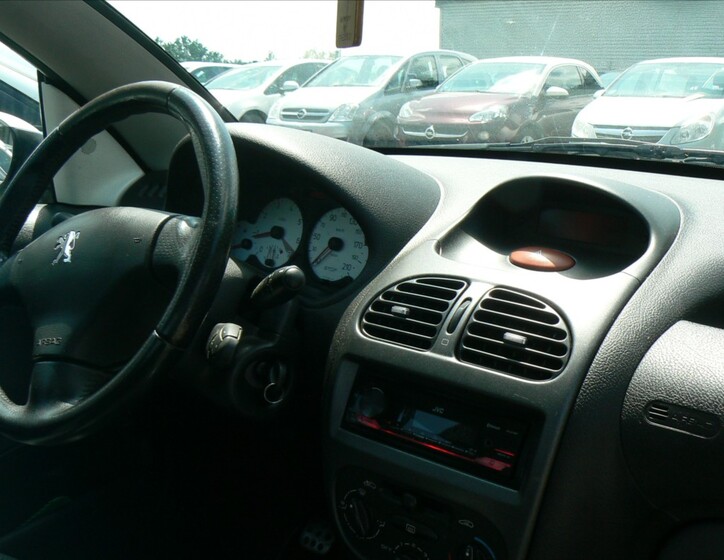 Peugeot 206 13
