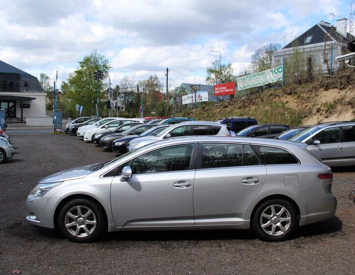 Toyota Avensis 8
