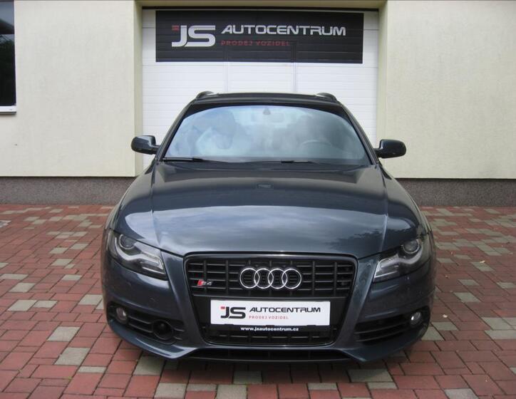 Audi S4 3