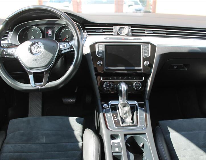 Volkswagen Passat 9