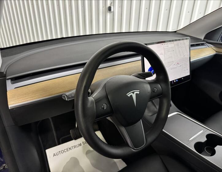 Tesla Model Y 16