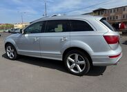 Audi Q7 4