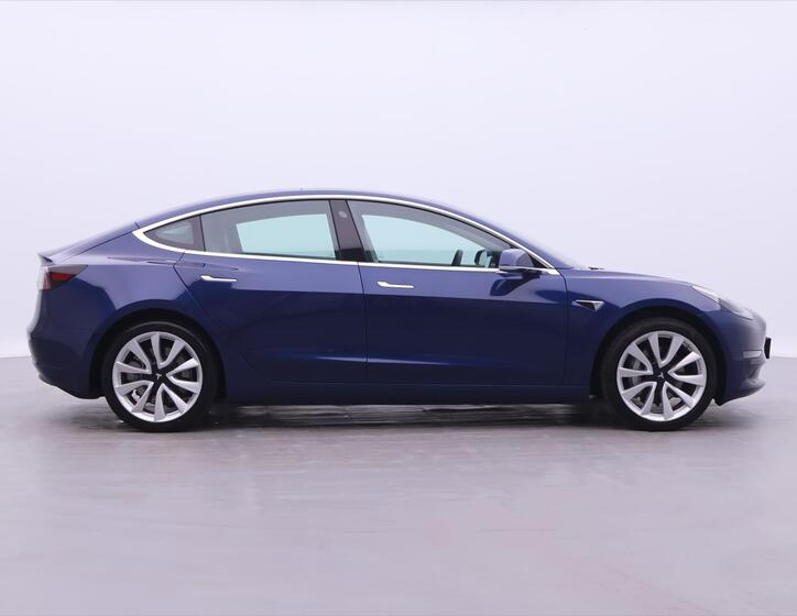 Tesla Model 3 8