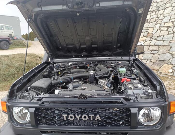 Toyota Land Cruiser 31