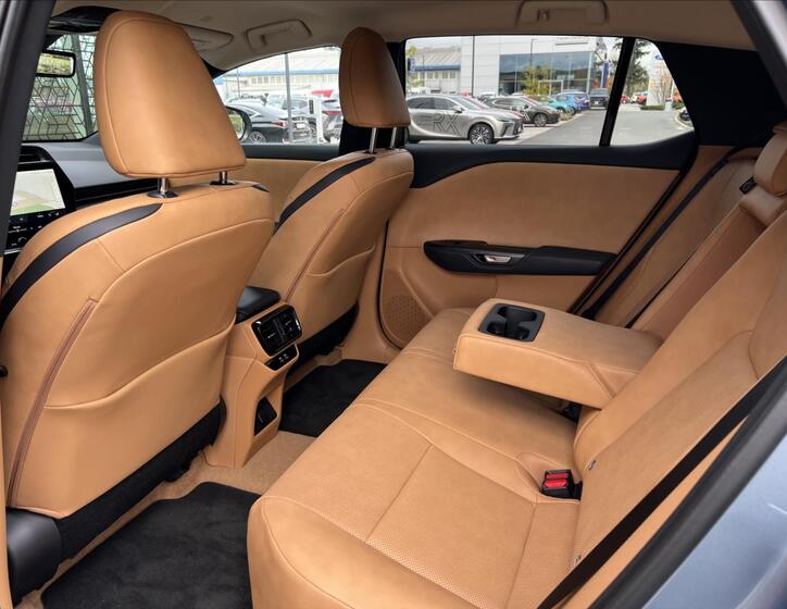 Lexus RZ 450e 15