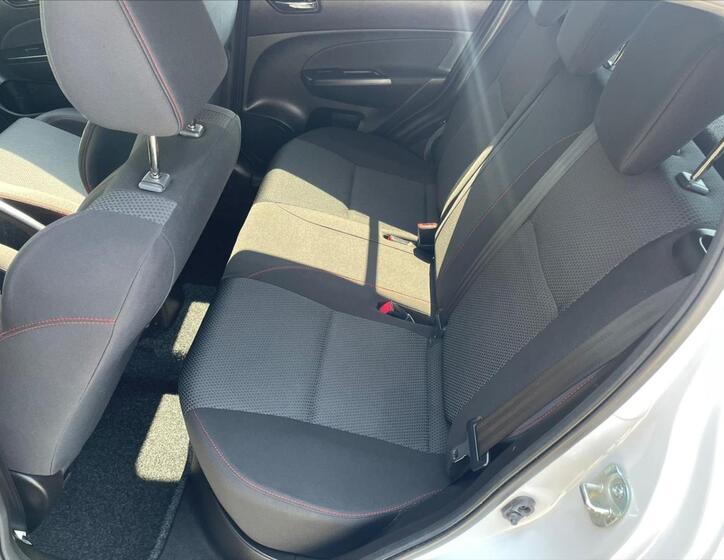 Suzuki Swift 11